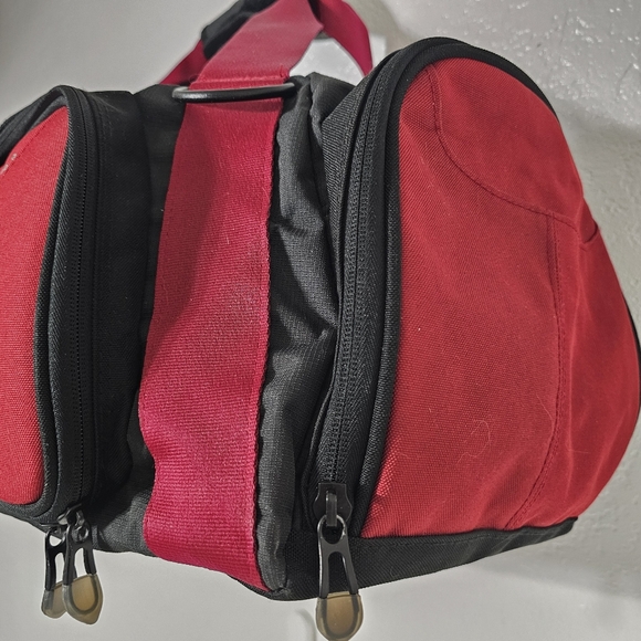 Eddie Bauer Red & Black Duffel Gym Bag Travel Overnight Weekender - Picture 3 of 6